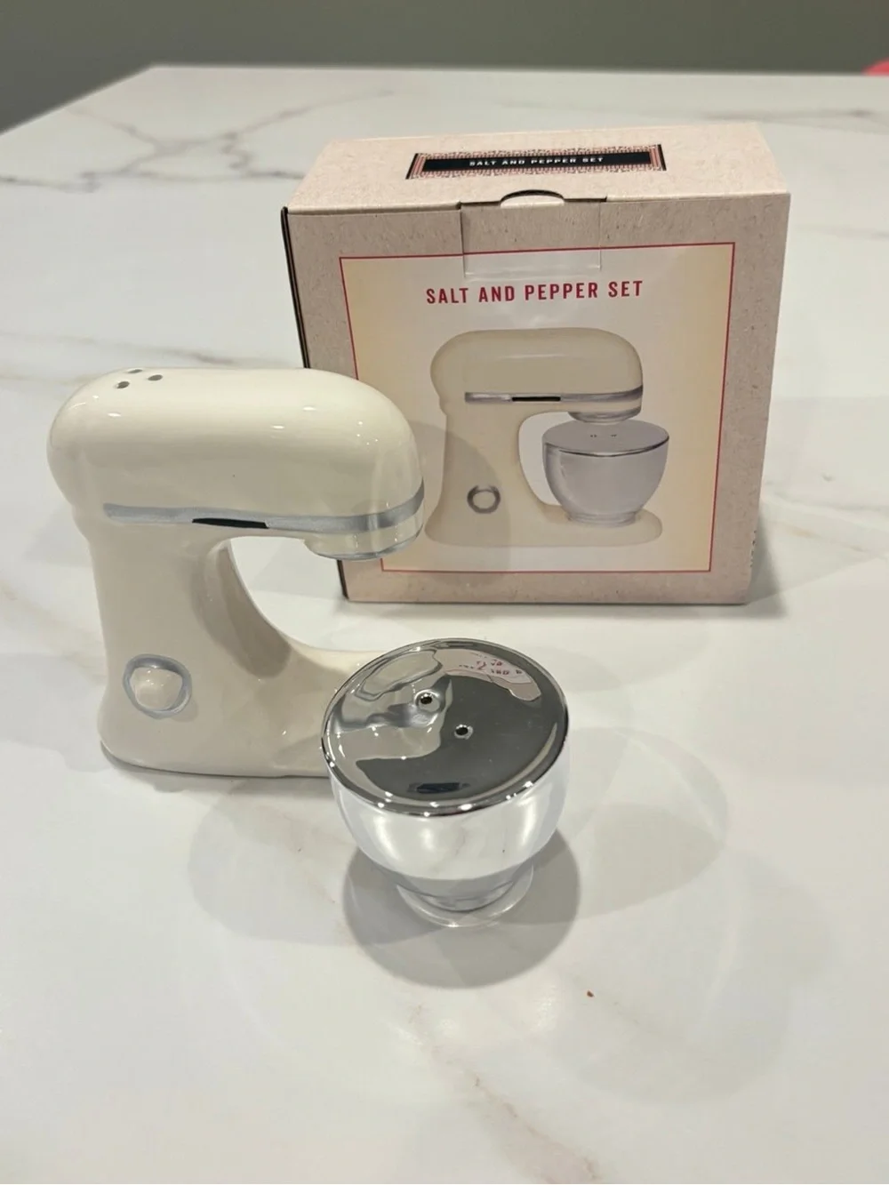 Cracker Barrel Salt & Pepper Shakers UNUSED Red Stand Mixer & Bowl 2pc Decor